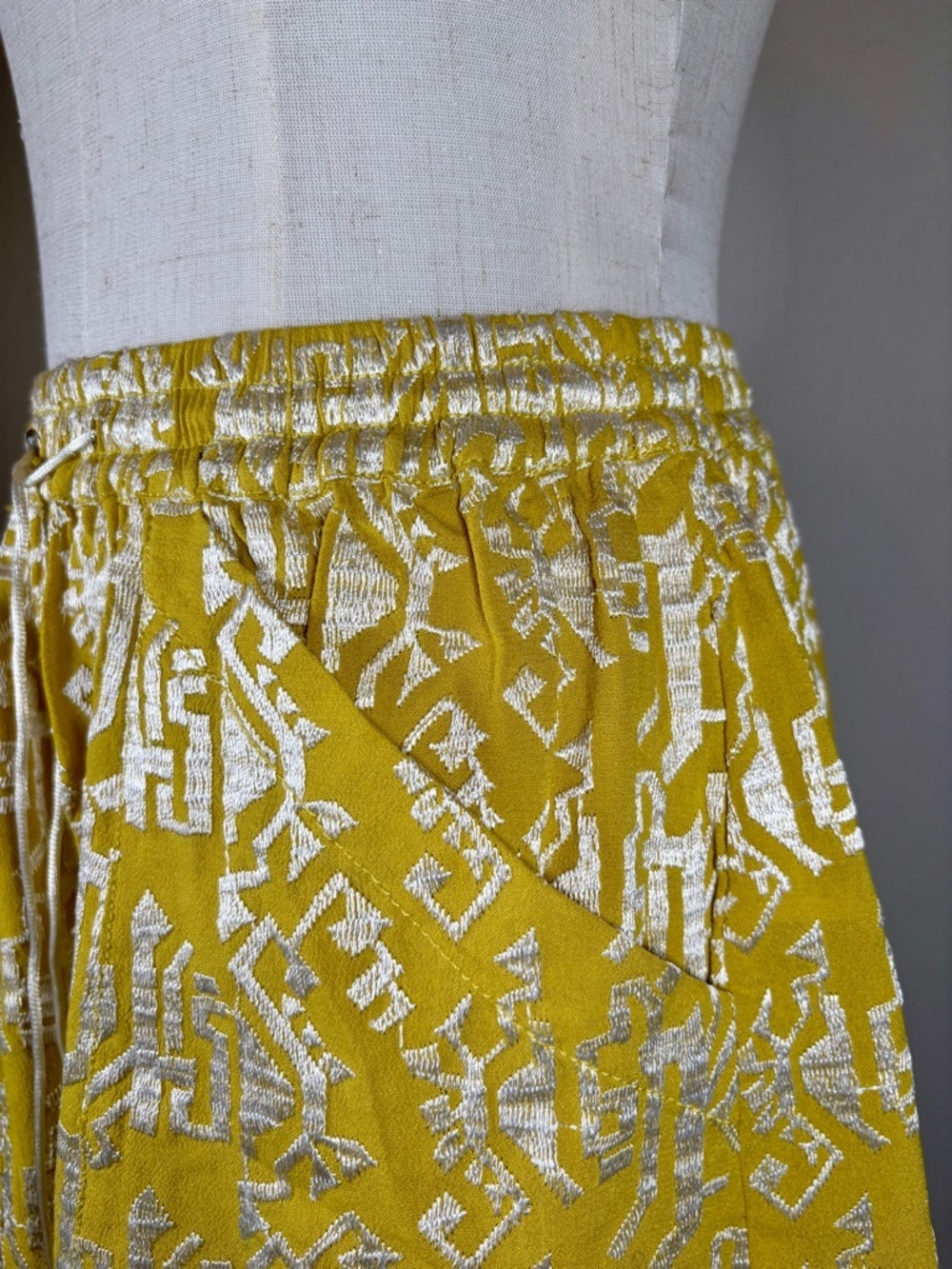 Anthropologie Elevenses Melora Embroidered Shorts Size XS - Picture 4 of 8